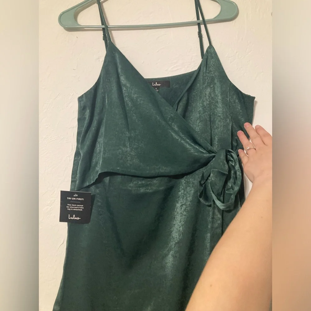 Small lulus dress. Brand new never worn - Picture 2 of 6
